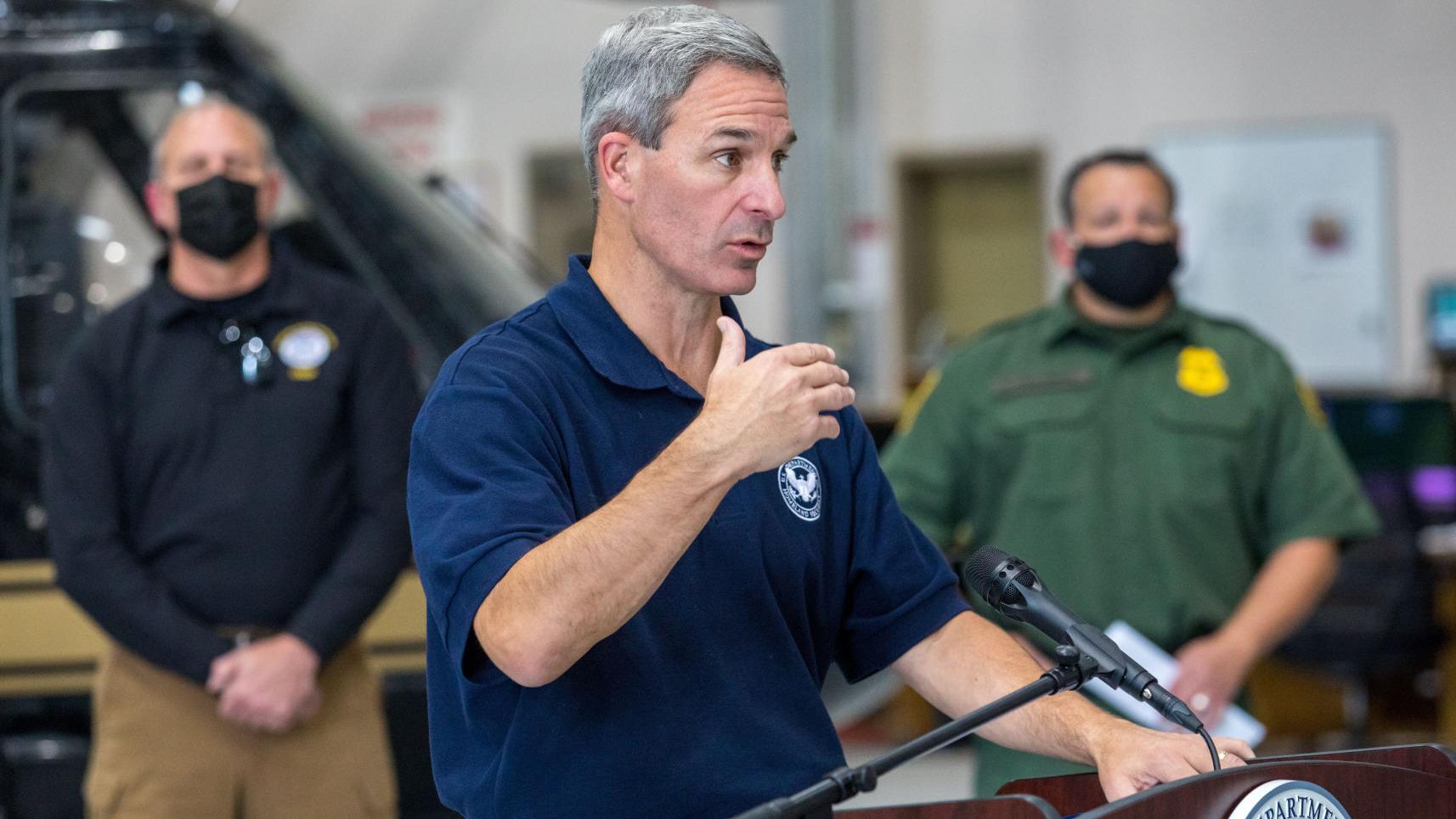 High-ranking border officials come to Tucson to praise Trump, blast Twitter